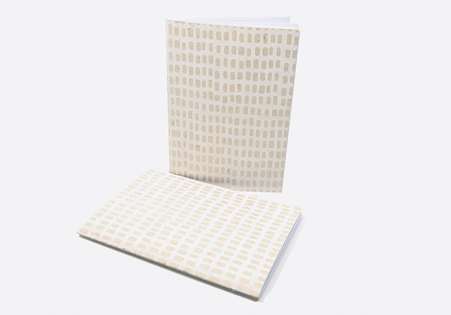 Quadratmuster weiss beige