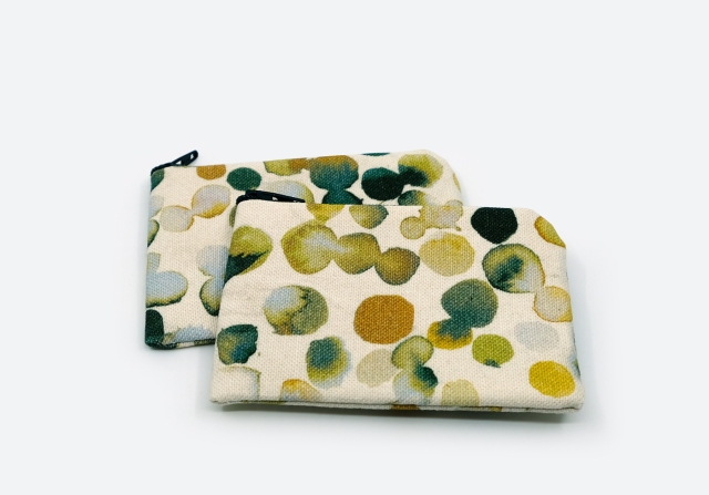 Kreditetui  farbige Tupfen