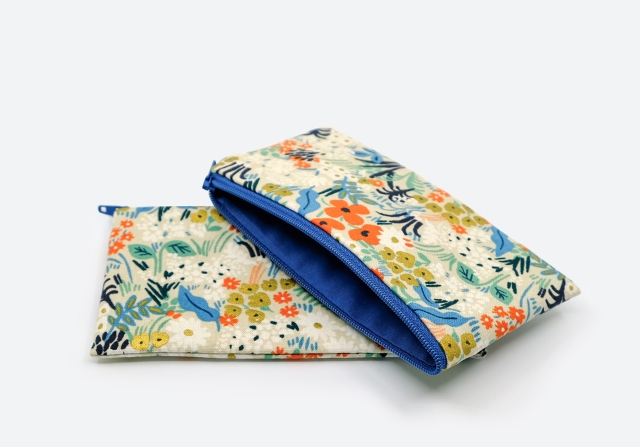 Pouch M &ndash; Blumen gold farbig